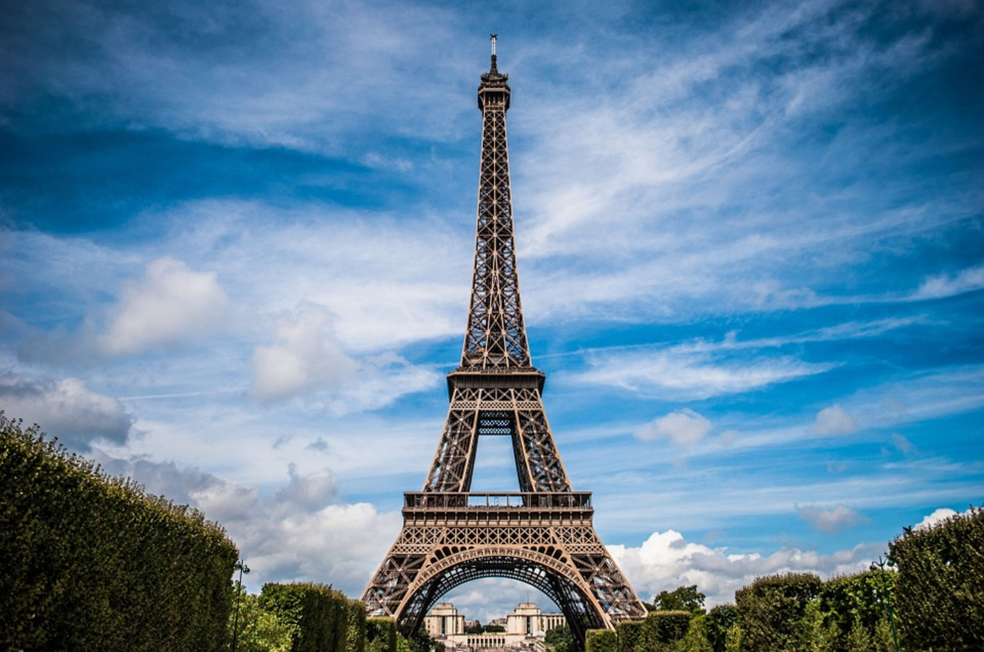 Eiffel Tower is in Paris